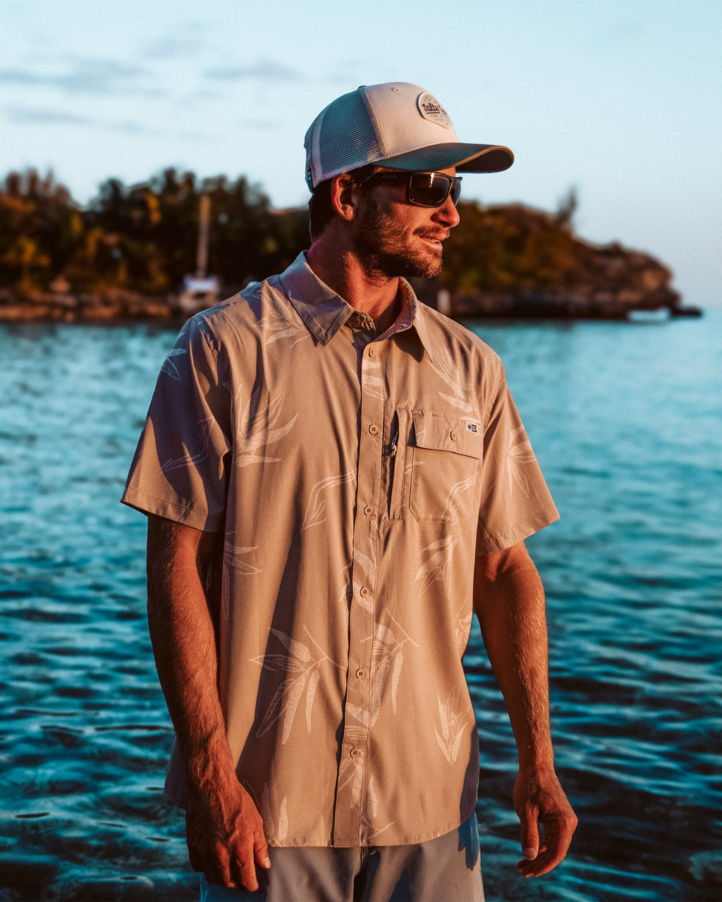 Salty Crew FLAGSHIP UV BUTTON UP