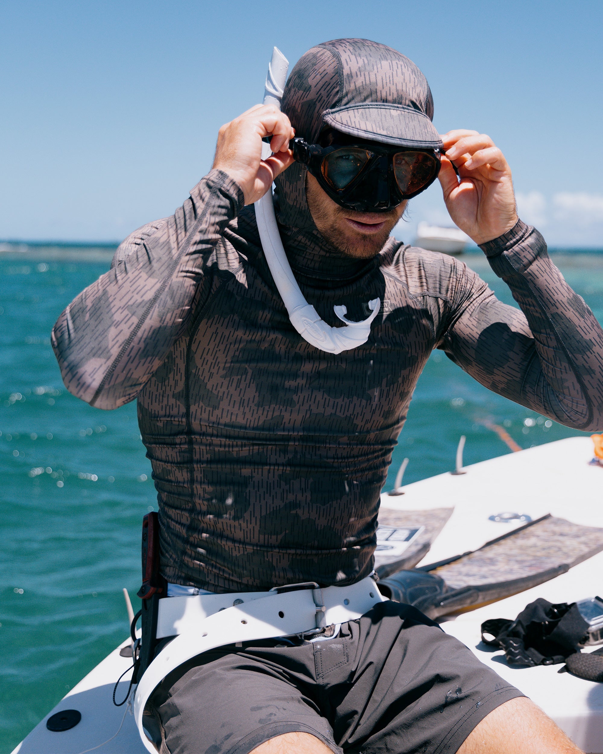 Salty Crew APEX HOOD SURF RASHGUARD - Recon Camo